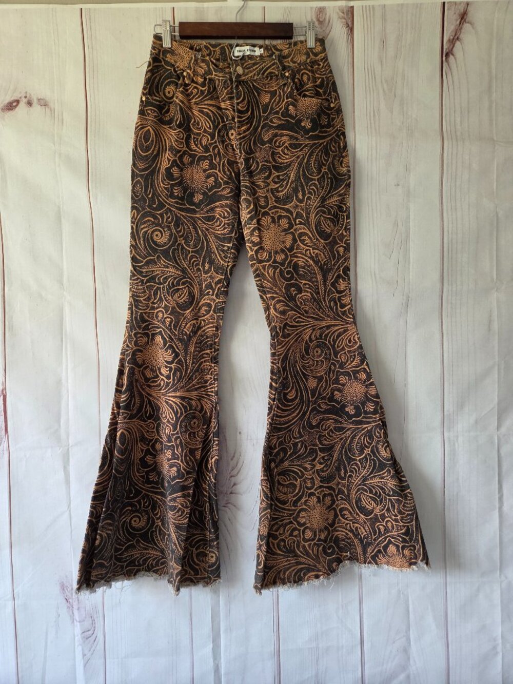Ranch Dress’n Women’s 6, High-rise Floral Flare Jeans Black/Brown all-over print